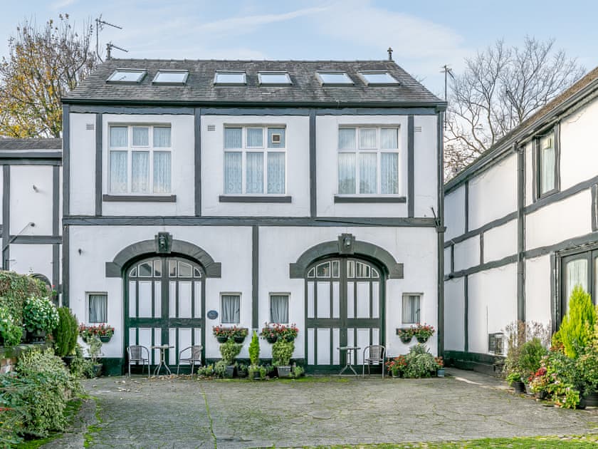 Coach House Apartment in Westerhill, near AshtonunderLyne Hoseasons