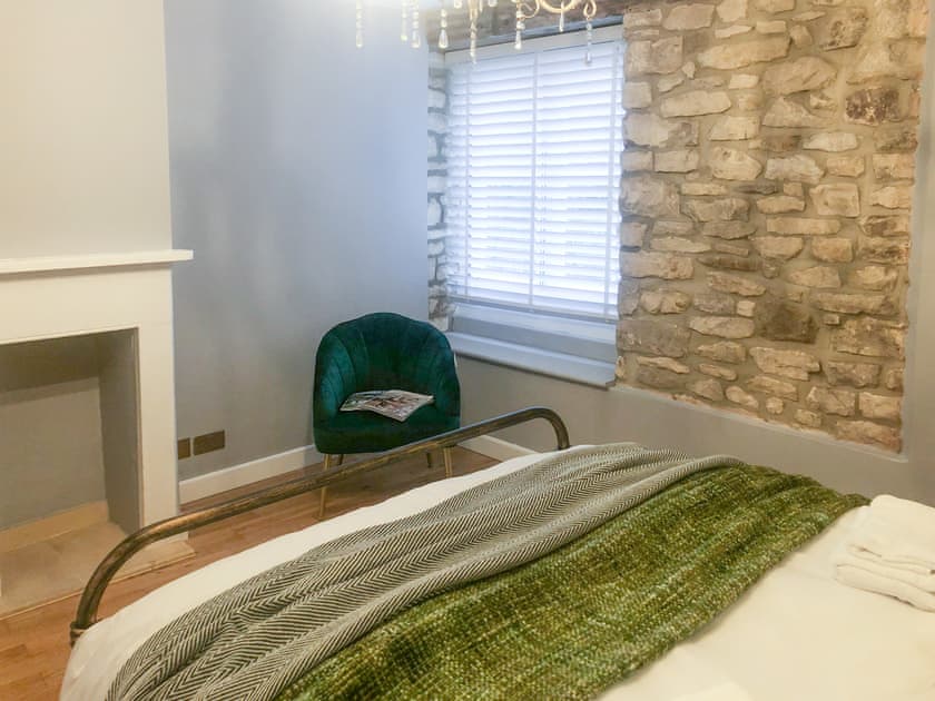 King size ( Master ) bedroom  | The Street Cottage, Uley, near Dursley