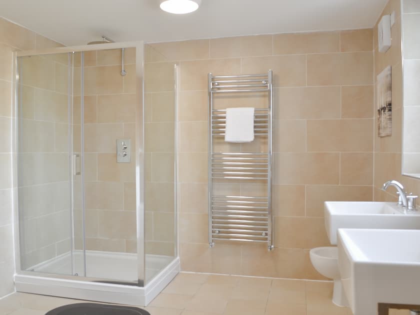 Shower room | Springdale Farmhouse, Rudston