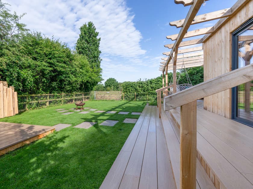 Outdoor area | Fern Lodge - The Osiers, Chichester
