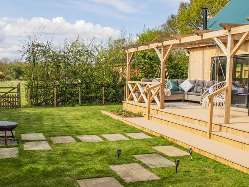Outdoor area | Fern Lodge - The Osiers, Chichester