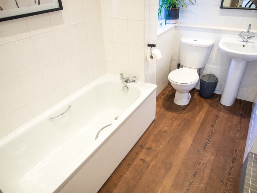 Bathroom | Chatsworth Apartment - The Beeches Apartments, Baslow, near Bakewell