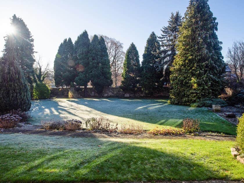 Garden | Chatsworth Apartment - The Beeches Apartments, Baslow, near Bakewell