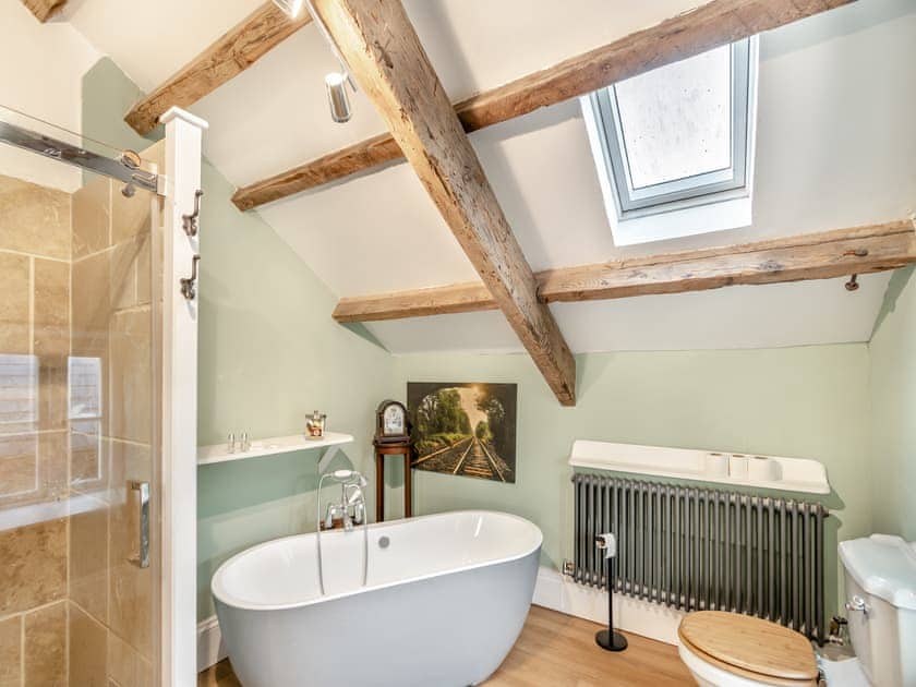 Bathroom | Maclaren House, Thornton