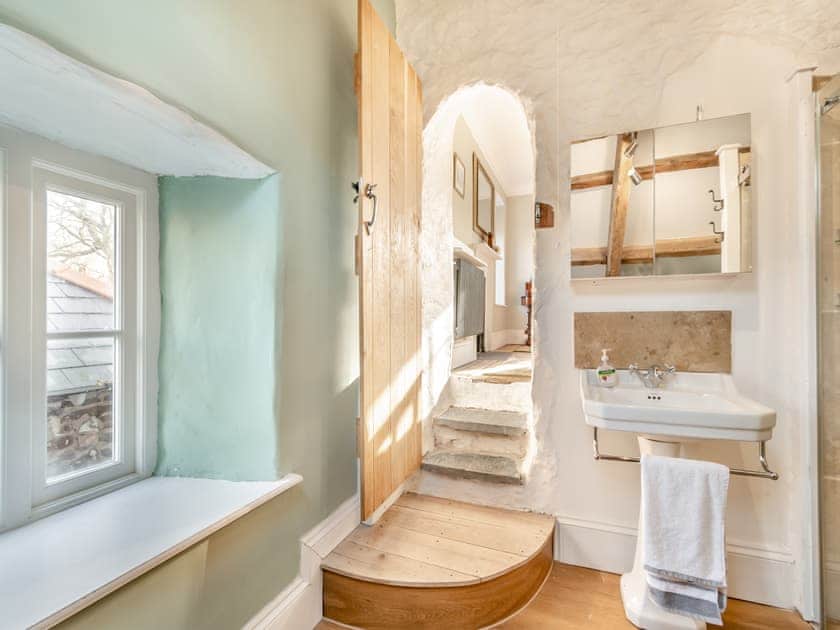 Bathroom | Maclaren House, Thornton