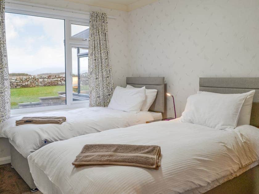 Twin bedroom | Jura, Southerness, near Sandyhills