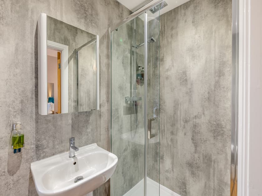 En-suite | The Milking Parlour - Wolds Way Holiday Cottages, Low Hunsley