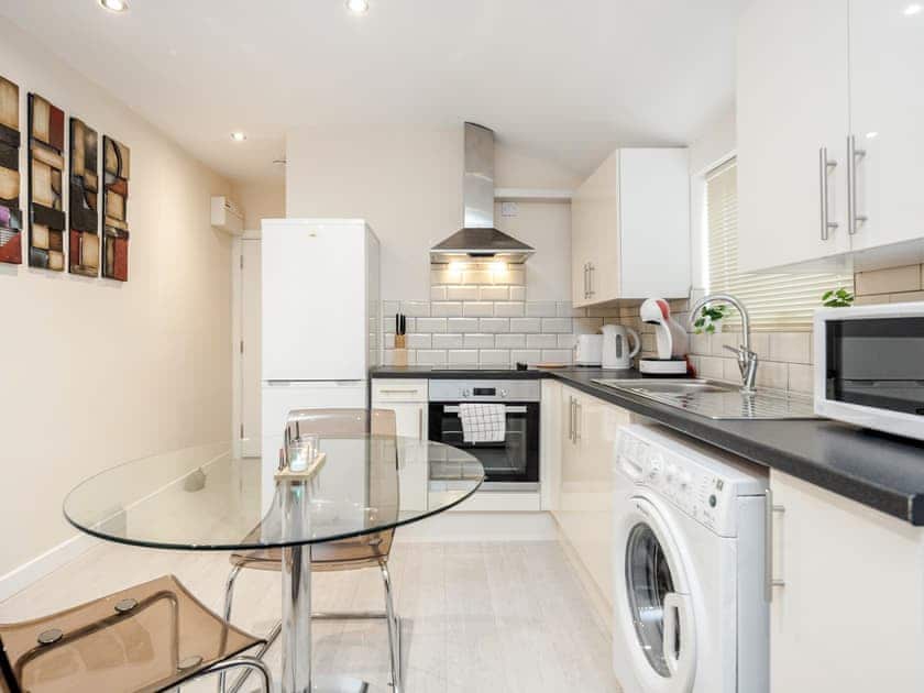 Dining Area | Apartment D Bedford - Homely Spaces, Bedford