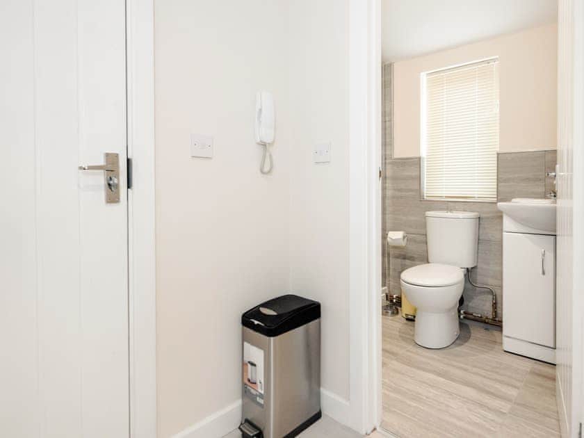 Shower room | Apartment D Bedford - Homely Spaces, Bedford