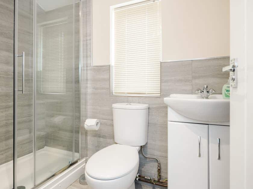 Shower room | Apartment D Bedford - Homely Spaces, Bedford