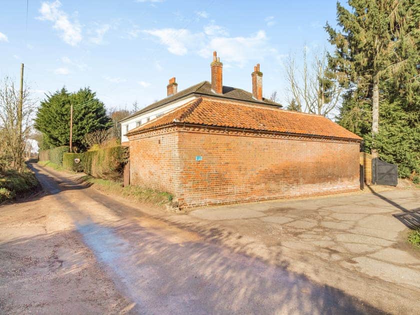 Parking | The Stables at Bell House - Bell House Escapes, Swanton Novers