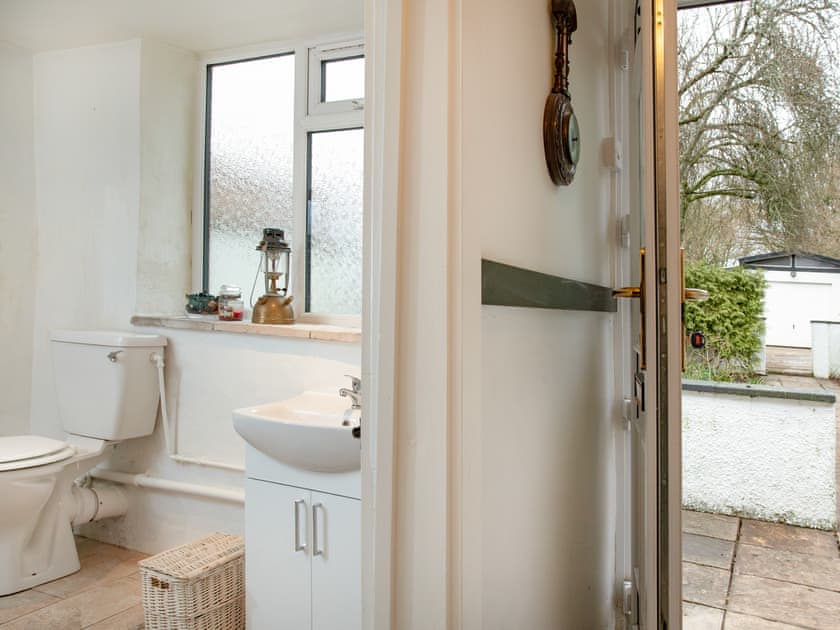 Ground floor toilet | Weycroft Cottage, Weycroft, near Axminster