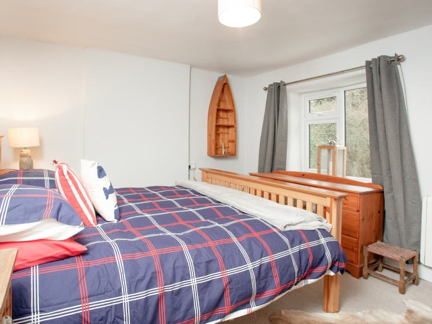 Double bedroom | Weycroft Cottage, Weycroft, near Axminster