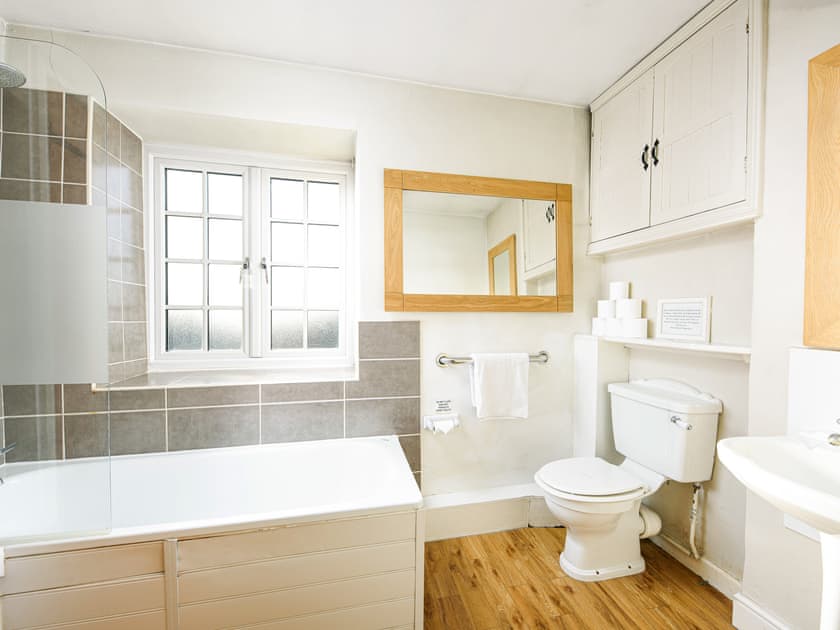 Bathroom | Linden Lodge, Wick