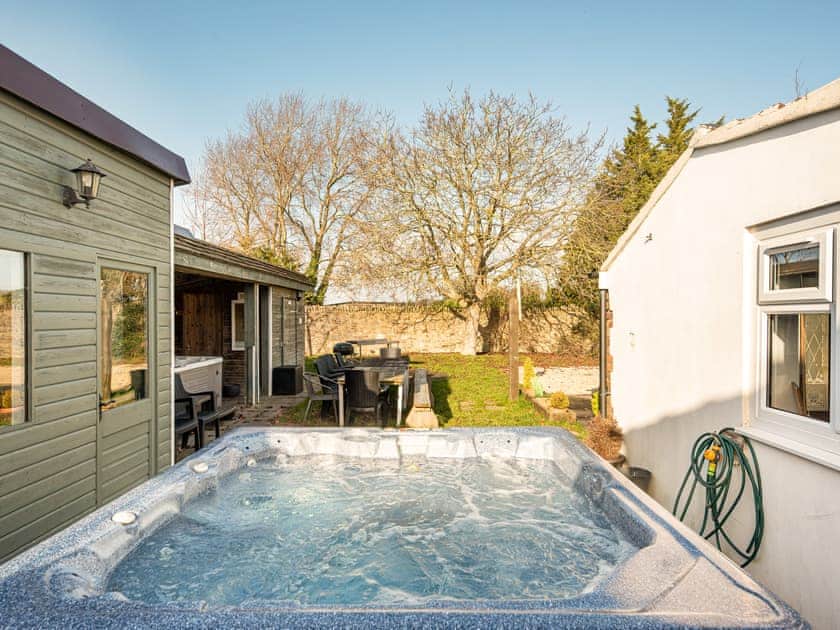 Second hot tub | Linden Lodge, Wick