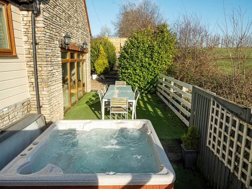 Hot tub | West Barn - Wick Properties, Wick