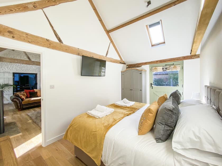 Superking bedroom  | Skylarks’ Nest - Manor Farm Barns, Witton, near Happisburgh