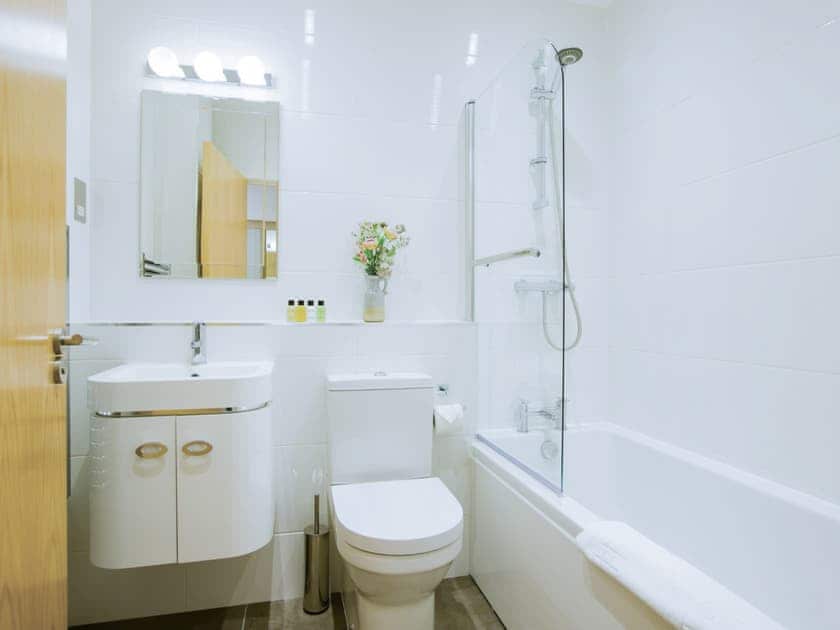 Bathroom | King Edward 3 - King Edward Apartments, Windsor