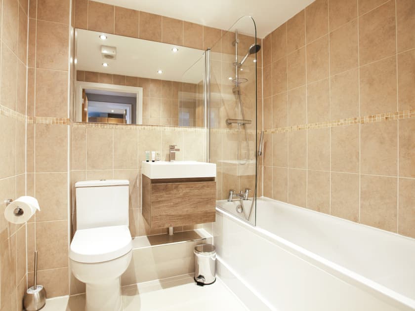 Bathroom | The Wesley - Empress Court, Oxford