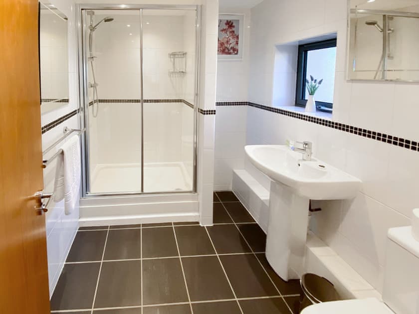 Shower room | The Hawking - Empress Court, Oxford