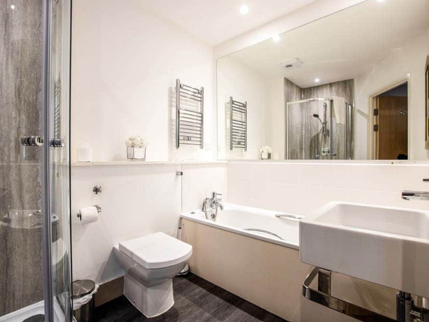 Bathroom | The Wren, Oxford