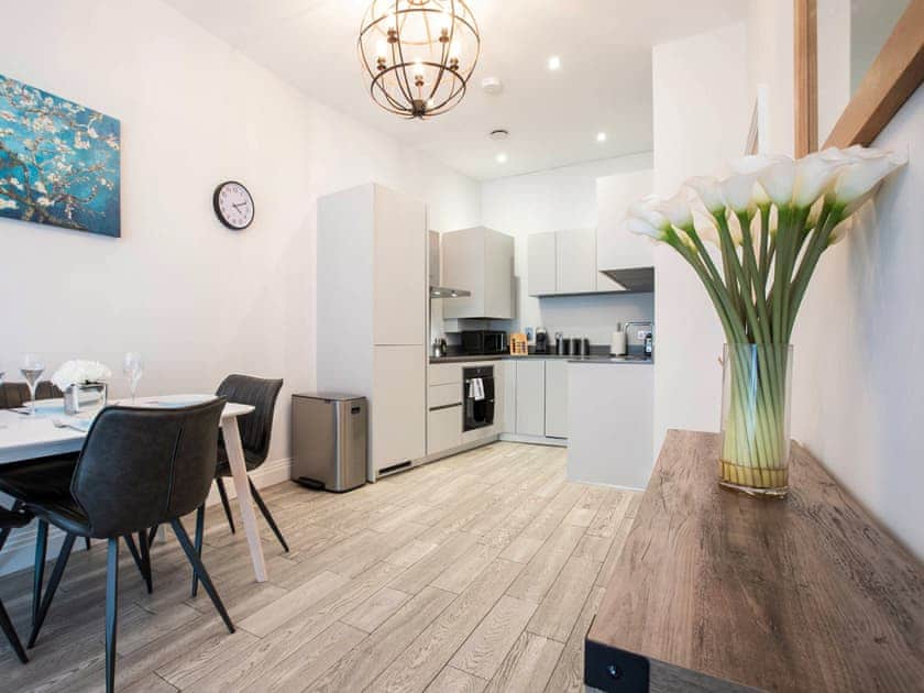 Dining Area | Windsor Castle Apartment 1 - Windsor Castle Apartments, Windsor