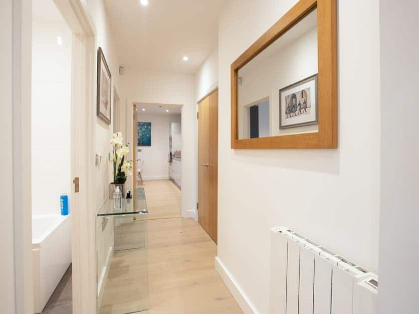 Hallway | King Edward 7 - King Edward Apartments, Windsor