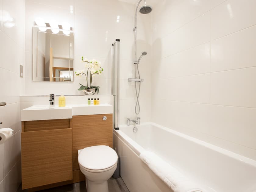 Shower room | King Edward 7 - King Edward Apartments, Windsor