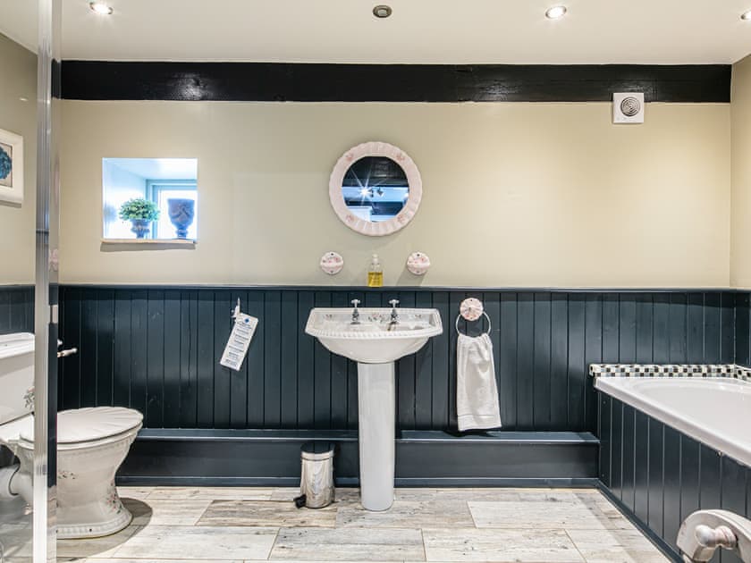 Bathroom | Bramble, Over Haddon, near Bakewell