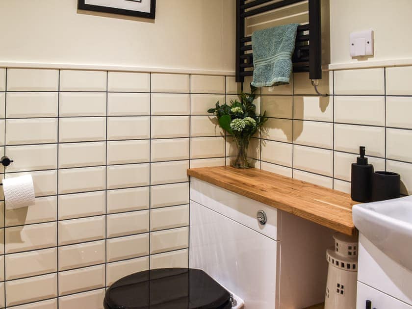 Shower room | White Mermaid - White Cottages, Newborough 