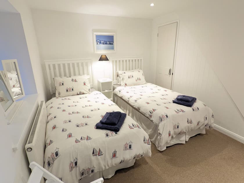 Twin bedroom | Daisy Cottage, Ventnor