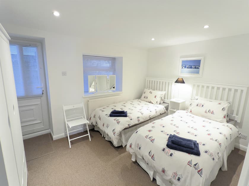 Twin bedroom | Daisy Cottage, Ventnor