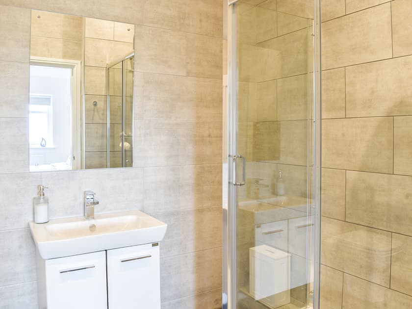 En-suite | Awel Y Mor, Llanrhyddlad