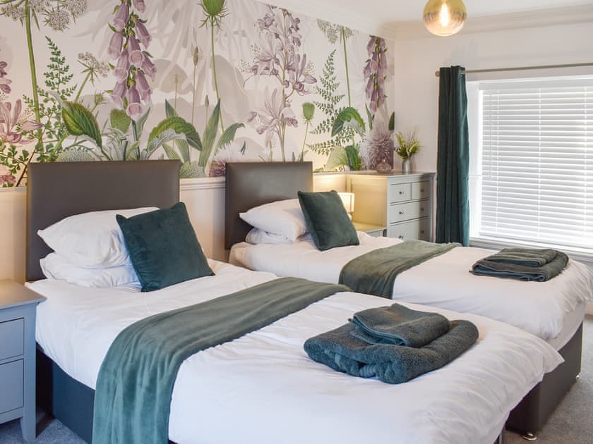 Twin bedroom | White Horses - White Cottages, Newborough 