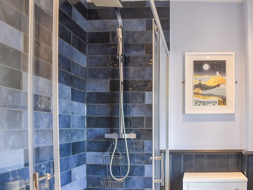 Shower room | White Horses - White Cottages, Newborough 