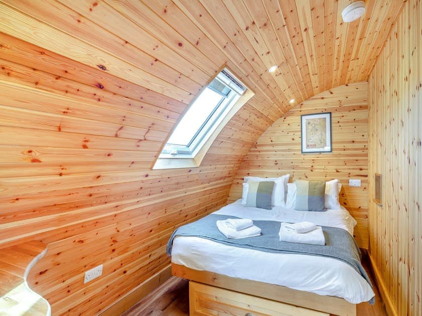 Double bedroom | Primrose - Llawrllan, St Harmon, near Rhayader