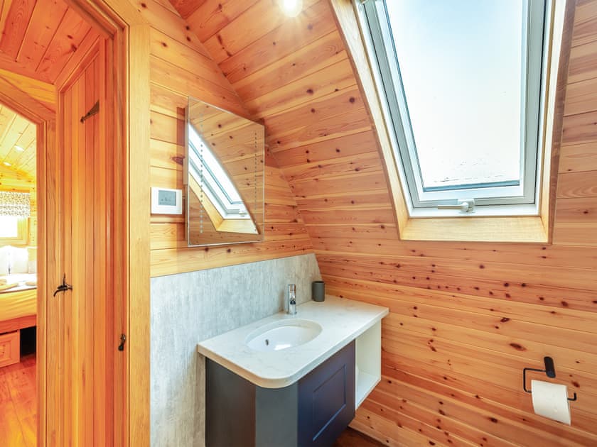Shower room | Daisy - Llawrllan, St Harmon, near Rhayader