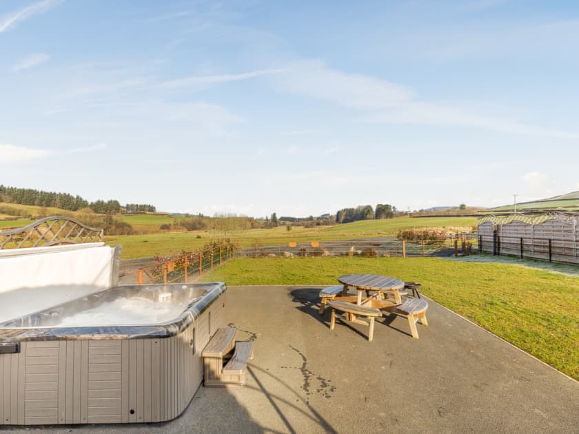 Hot tub | Daisy - Llawrllan, St Harmon, near Rhayader