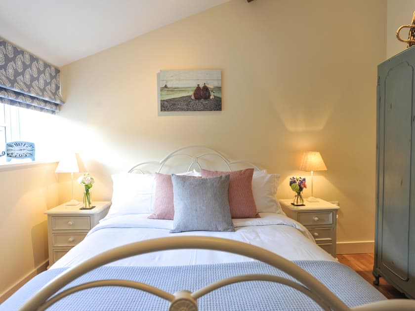 Double bedroom | Bay Cottage - Brook Farmhouse Cottages, Brook, near Brighstone