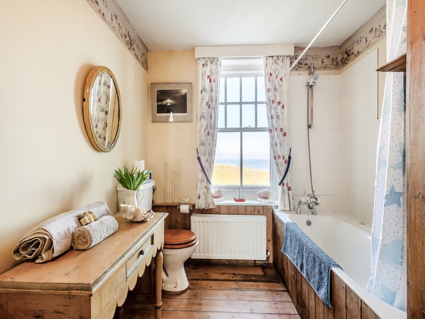 Bathroom | Coastguard’s Cottage, Weybourne