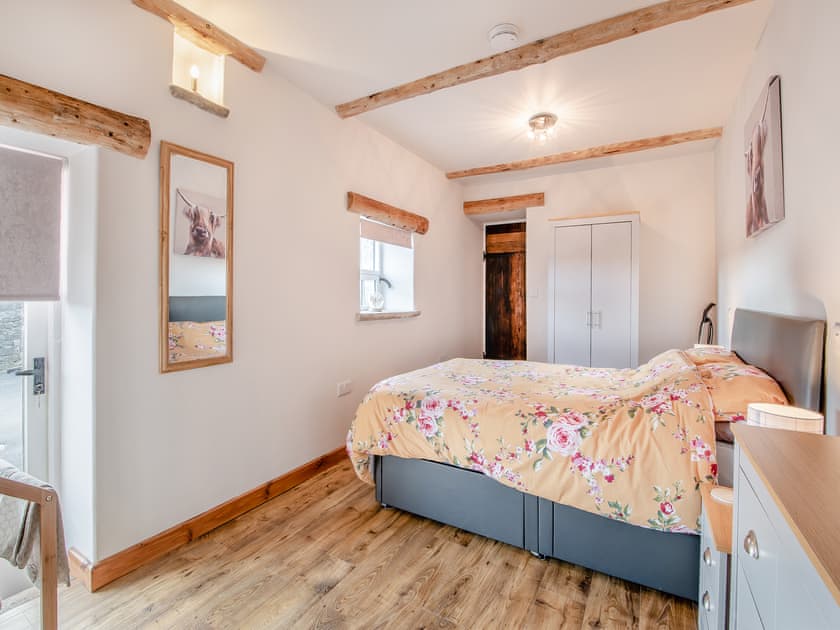 Double bedroom | Highstool View, Chelmorton