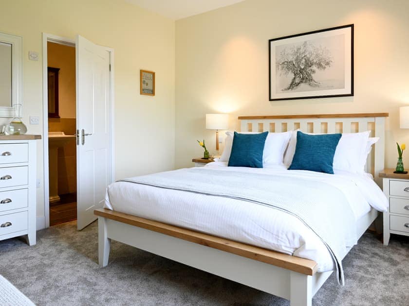 Double bedroom | The Farmhouse - Brook Farmhouse Cottages, Brook, near Brighstone