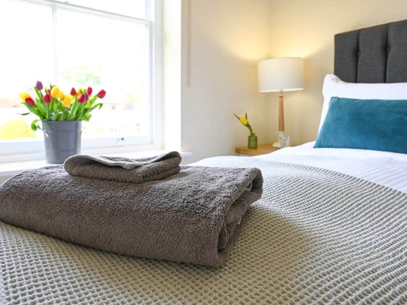 Twin bedroom | The Farmhouse - Brook Farmhouse Cottages, Brook, near Brighstone
