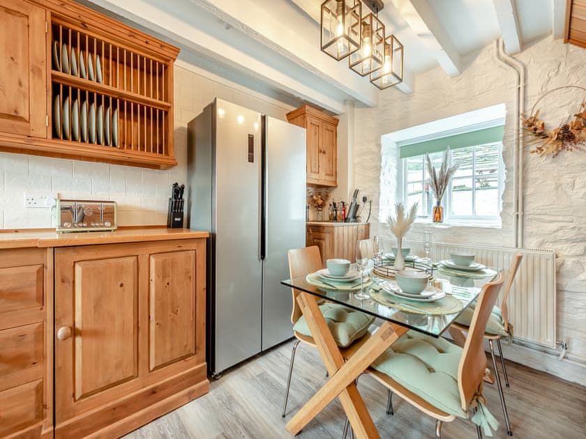 Kitchen/diner | Old Stables Cottage, Ponthirwaun