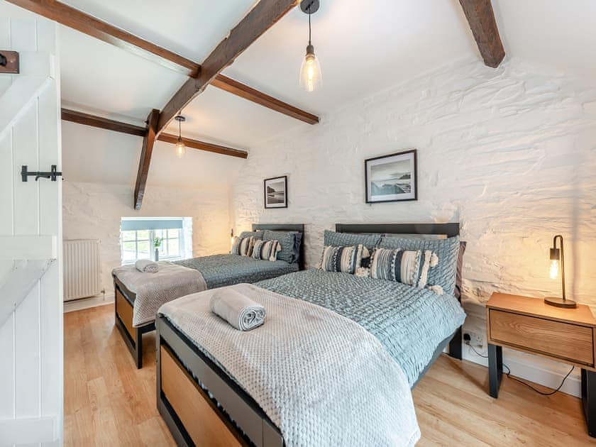 Twin bedroom | Old Stables Cottage, Ponthirwaun
