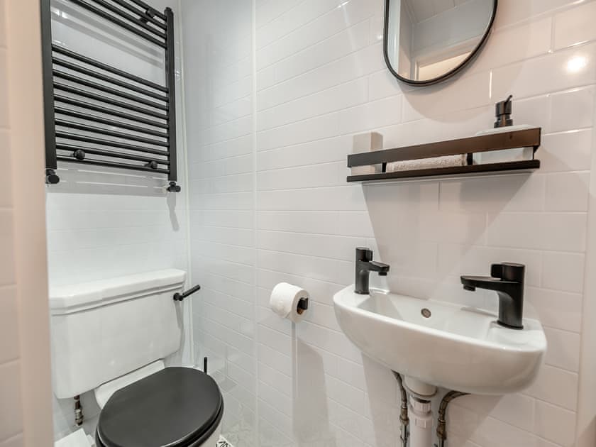 Bathroom | Old Stables Cottage, Ponthirwaun