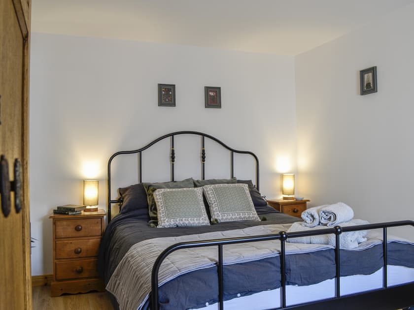 Double bedroom | Willesdene Cottage, Perth