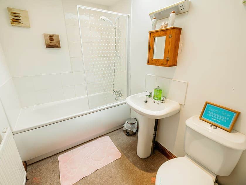 Bathroom | Pine Cottage - Broadhurst Farm Holiday Cottages, Waterhouses