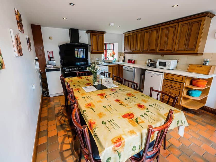 Kitchen/diner | Elm Cottage - Broadhurst Farm Holiday Cottages, Waterhouses