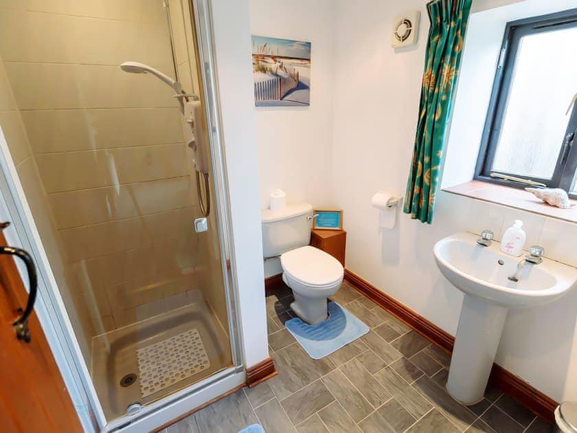Bathroom | Elm Cottage - Broadhurst Farm Holiday Cottages, Waterhouses